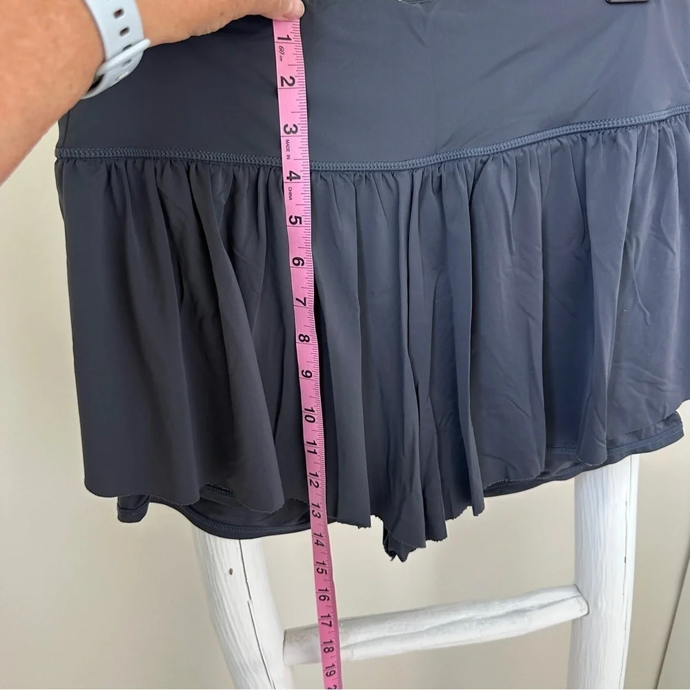 Soothfeel Grey Flowy Athleisure Shorts Size Medium